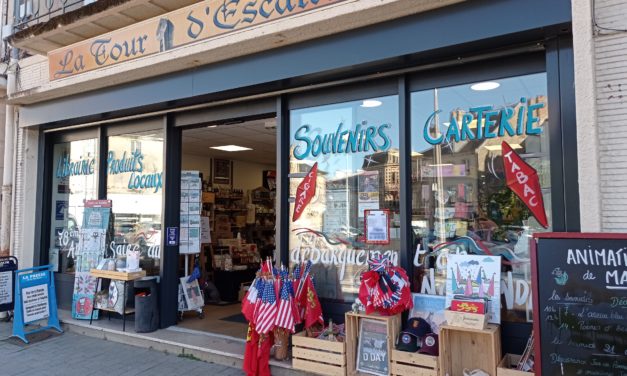 LA MAISON DE LA PRESSE À CARENTAN LES MARAIS. PRESSE, TABAC, JEUX, LIBRAIRIE, PAPETERIE, CARTERIE ET IDÉES CADEAUX. Belle coure/terrasse pour lire en toute tranquillité avec une petite boisson et un petit encas.
