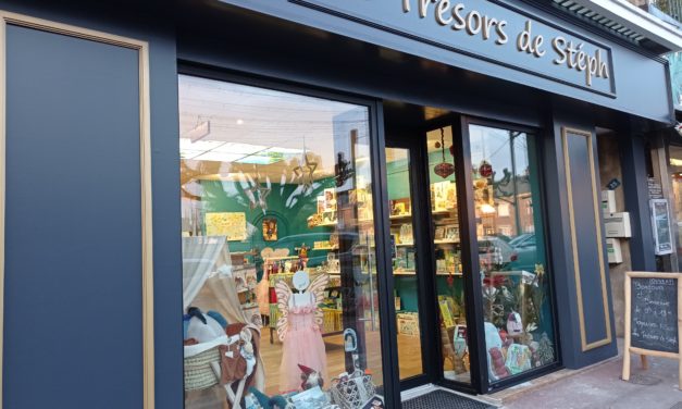 Nouvelle boutique à St Hilaire du Harcouët. Venez découvrir Les Trésors de Stéph, pleins d’idées cadeaux, jouets en bois, puériculture, produits bien-être, bougies et accessoires de décorations.