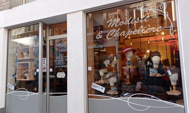 DÉCOUVREZ L’HATELIER CRÉATIONS À AVRANCHES. ACCESSOIRES DE MODE, CHAPELIÈRE, MODISTE ET CRÉATIONS ARTISANALES. Un choix incroyable de chapeaux et de casquettes. Une gamme vintage.