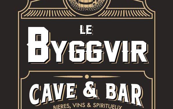 LE BYGGVIR À FOUGÈRES (ROUTE DE BEAUCÉ) CAVE & BAR. DÉCOUVREZ LES NOUVEAUTÉS, L’IMMENSE TERRASSE ET NOS SOIRÉES ICI ! Idée sortie entre amis ou en famille.