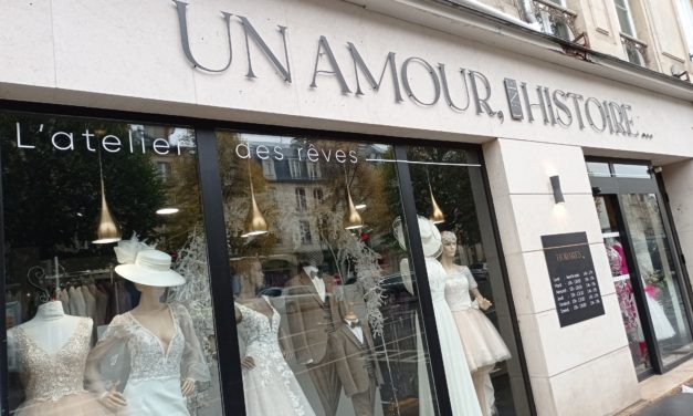 VENEZ DÉCOUVRIR LA BOUTIQUE UN AMOUR, UNE HISTOIRE À CAËN. VÊTEMENTS DE CÉRÉMONIE FEMME, HOMME ET ENFANTS. ROBE DE MARIÉE ET TENUE DE SOIRÉE. PRÊT À PORTER POUR FEMMES ET ACCESSOIRES.