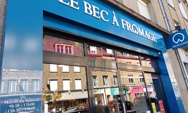 VENEZ DÉCOUVRIR VOTRE FROMAGERIE LE BEC À FROMAGE À ST HILAIRE DU HARCOUËT. EPICERIE FINE, VINS, PRODUITS RÉGIONAUX, PANIERS GARNIS, PLATEAUX DE FROMAGES ET APÉRITIFS. Pleins d’idées cadeaux !