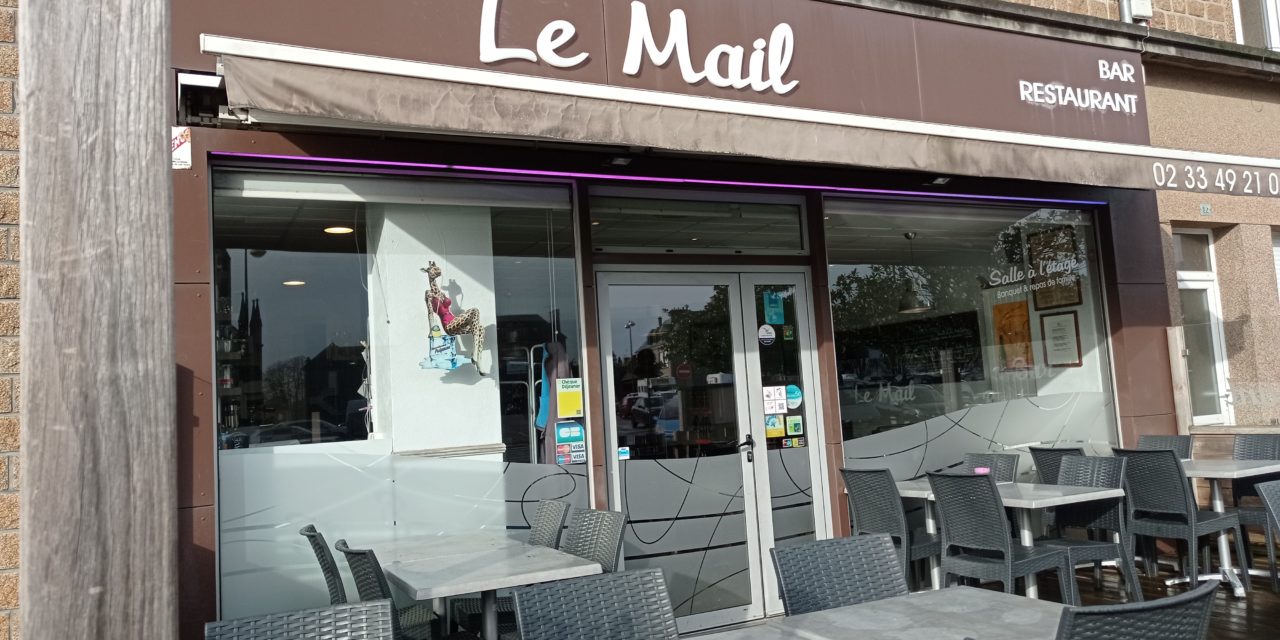 Venez découvrir le bar / restaurant familial Le Mail à St Hilaire du Harcouët (50 Manche). Restauration Française dans un cadre convivial. Grande terrasse extérieur, salle / bar au RDC, grande salle à l’étage pour tous vos banquets, séminaires et repas de famille.