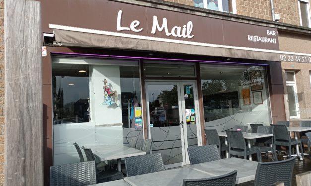 Venez découvrir le bar / restaurant familial Le Mail à St Hilaire du Harcouët (50 Manche). Restauration Française dans un cadre convivial. Grande terrasse extérieur, salle / bar au RDC, grande salle à l’étage pour tous vos banquets, séminaires et repas de famille.