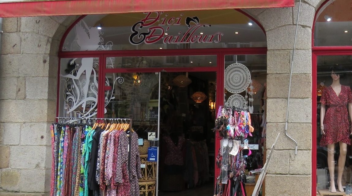 LE MAGASIN D’ICI ET D’AILLEURS À FOUGÈRES. VÊTEMENTS ETHNIQUES, ACCESSOIRES ET CRÉATION DE BIJOUX (Hommes et Femmes). PLEINS D’IDÉES CADEAUX À DÉCOUVRIR ICI !