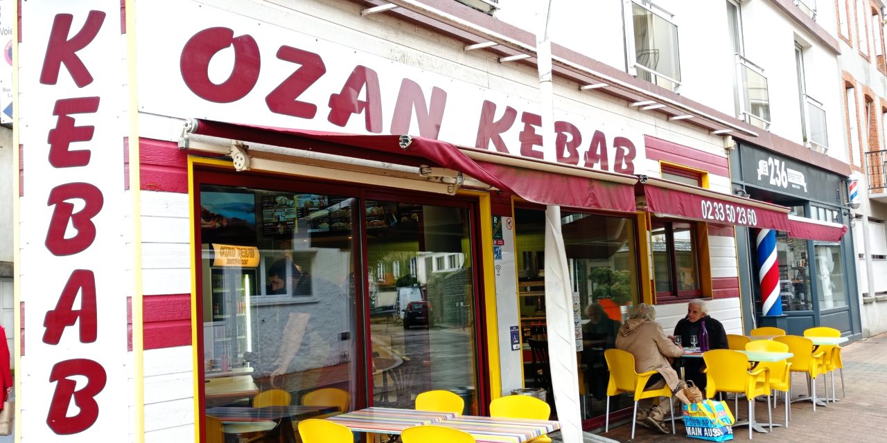 CHEZ OZAN KEBAB À GRANVILLE ! VENTE A EMPORTER ET SUR PLACE (KEBAB, PANINIS, SANDWICHS, PLATS INDIENS ET DE NOMBREUSES FORMULES). NOUVELLE DÉCORATION ET NOUVELLE CARTE. COMMANDEZ ICI !