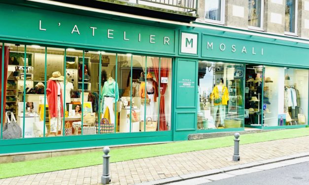 L’ATELIER MOSALI À GRANVILLE DES CRÉATIONS À VOTRE IMAGE ! VÊTEMENTS, BIJOUX DE CRÉATEURS, CRÉATIONS ARTISANALES, ACCESSOIRES, MODE ET PLEINS D’IDÉES CADEAUX. TOUTES NOS NOUVEAUTÉS SONT À DÉCOUVRIR EN BOUTIQUE !