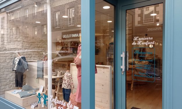 Venez découvrir Le P’tit Vestiaire à Granville. Votre nouvelle boutique de vêtements pour garçons et filles de 0 à 10 ans. Vous pourrez trouver une gamme puériculture, de la décoration et de nombreuses idées cadeaux.