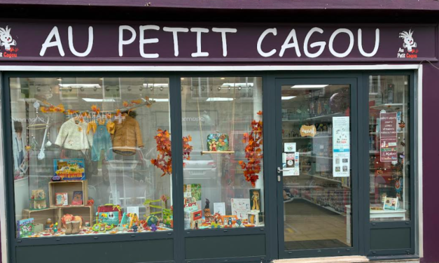 Venez découvrir la boutique Au Petit Cagou à Ducey (Entre Avranches et St Hilaire du Harcouët 50 Manche) qui vous propose des jouets, des livres, des vêtements, puériculture, jeux neufs et d’occasions. Vêtements de secondes main. Pleins d’idées cadeaux.