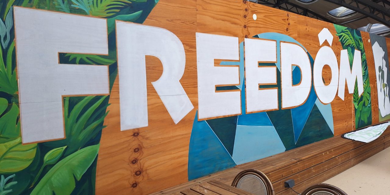 Venez vite découvrir Freedom un espace de liberté à Granville ! Centre de loisirs proposant, mur de grimpe (escalade), simulateur de golf, mini jeux, jeux de sociétés, bar avec terrasse extérieur et possibilité de petite restauration sur place. Nombreuses soirées à thèmes (Concerts etc…) Un lieu pour tous et pour tous les âges !!!