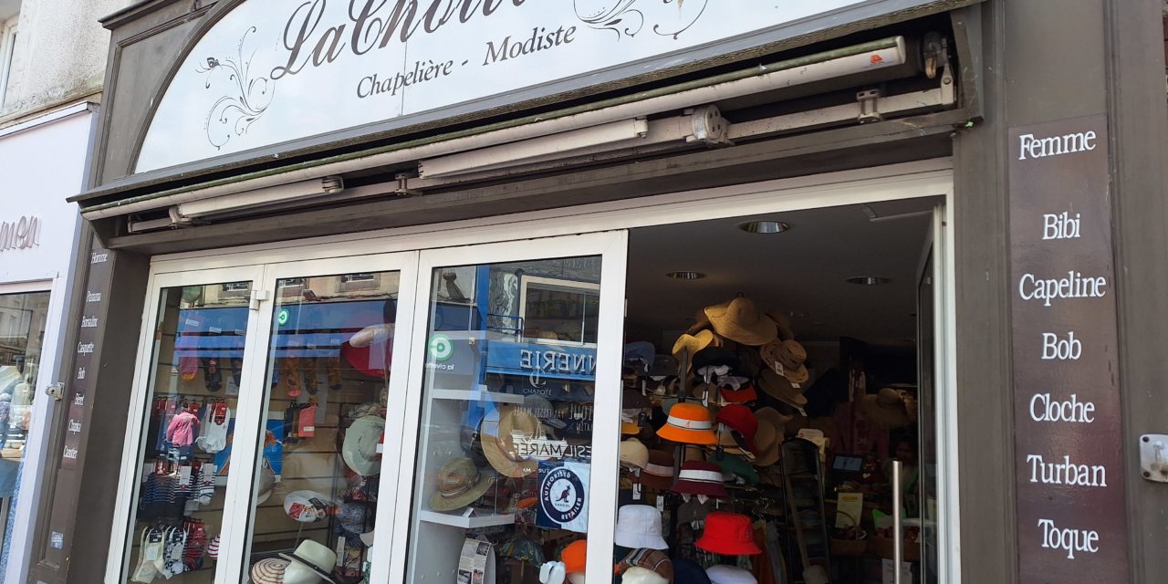 LA CHOLITA À GRANVILLE VOTRE CHAPELLERIE (CHAPEAUX, CASQUETTES, BOBS, ACCESSOIRES, ÉCHARPES ET CHAUSSETTES). DÉCOUVREZ NOS NOUVEAUTÉS, NOUVELLE COLLECTION, PLEINS IDÉES CADEAUX ET NOS PETITS PRIX.