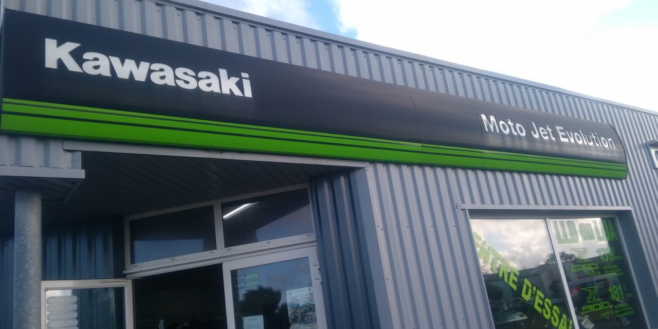 MOTO JET EVOLUTION CONCESSION KAWASAKI À ST PAIR SUR MER. CENTRE D’ESSAI. LLD, LOA ET PAIEMENT 4 FOIS SANS FRAIS*. Un grand choix de deux roues. NOMBREUSES Nouveautés et IDÉES CADEAUX !