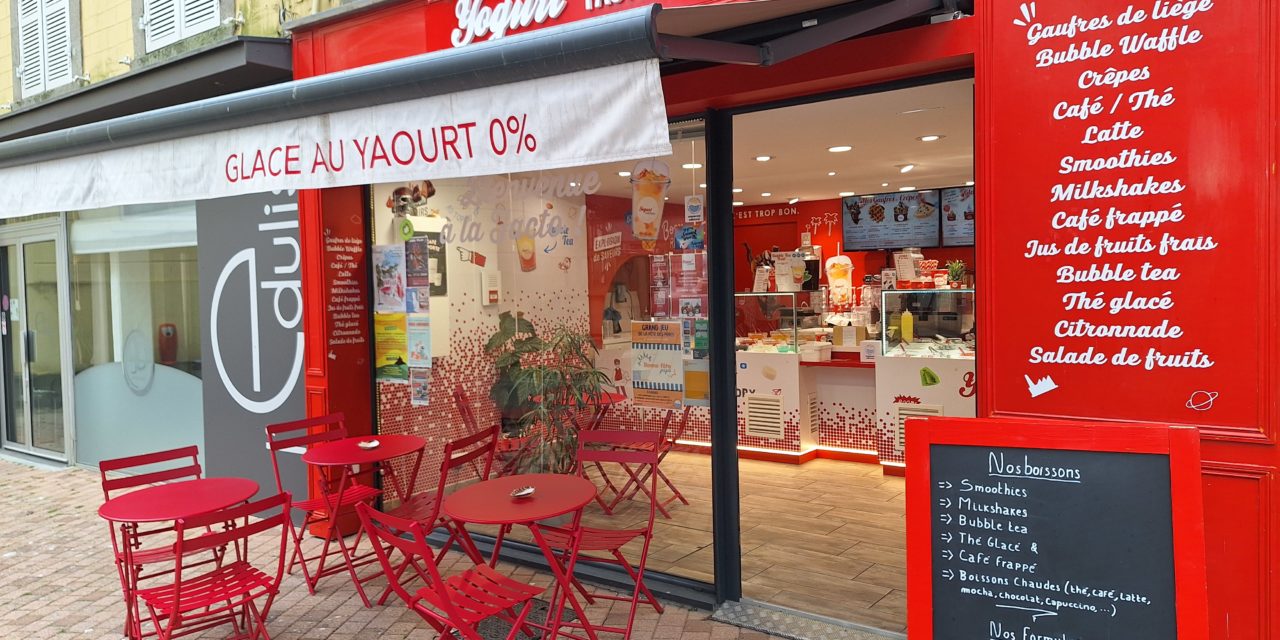 Venez gouter les gourmandises chez Yogurt Factory à Granville. Spécialiste des glaces au Yaourt, des Gaufres, des crêpes, des bubbles, les smoothies, les boissons chaudes ou froides, les jus de fruits et les salades de fruits frais.