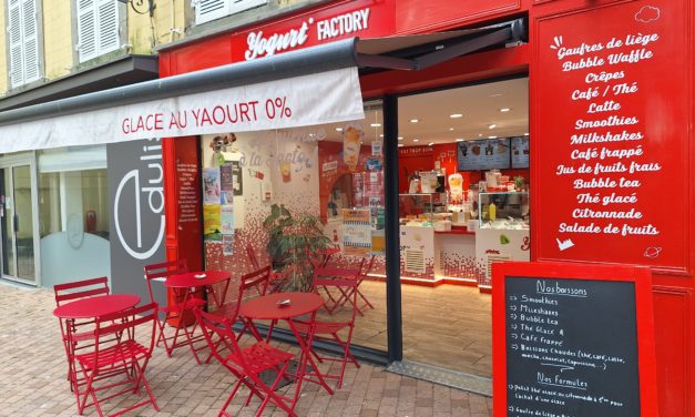 Venez gouter les gourmandises chez Yogurt Factory à Granville. Spécialiste des glaces au Yaourt, des Gaufres, des crêpes, des bubbles, les smoothies, les boissons chaudes ou froides, les jus de fruits et les salades de fruits frais.