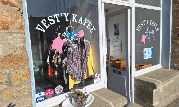 Venez découvrir Vest’y Kafée à Fougères. Magasin de seconde main ou quand vous arrivez on vous offre un café. Ambiance conviviale.