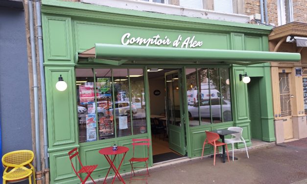 Au Comptoir d’Alex à St Hilaire du Harcouët (50 Manche). Votre Bar / Brasserie / Restaurant / Snacking. Réservez votre table et suivez nous ici !