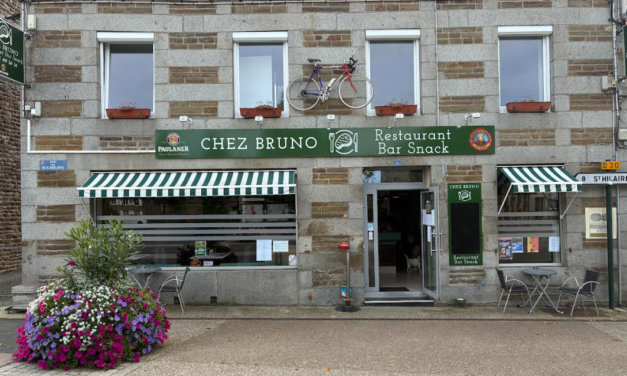 Chez Bruno, votre restaurant Bar et Snack à Saint Martin de Landelles (St Hilaire du Harcouët 50 Manche). Ambiance familiale avec une cuisine traditionnelle. Suivez nous ici !