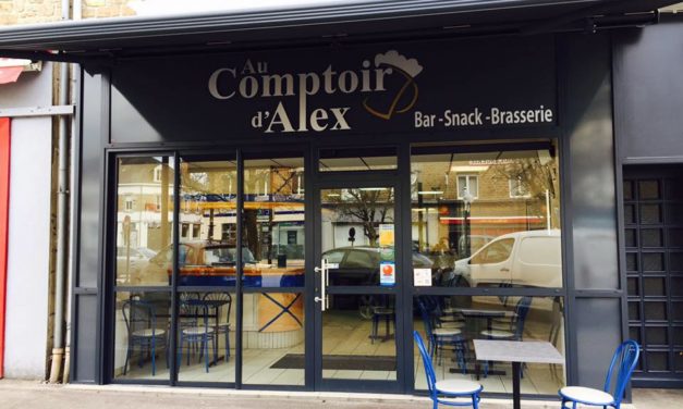 Au Comptoir d’Alex à St Hilaire du Harcouët (50 Manche). Votre Bar / Brasserie / Restaurant / Snacking. Réservez votre table et suivez nous ici !