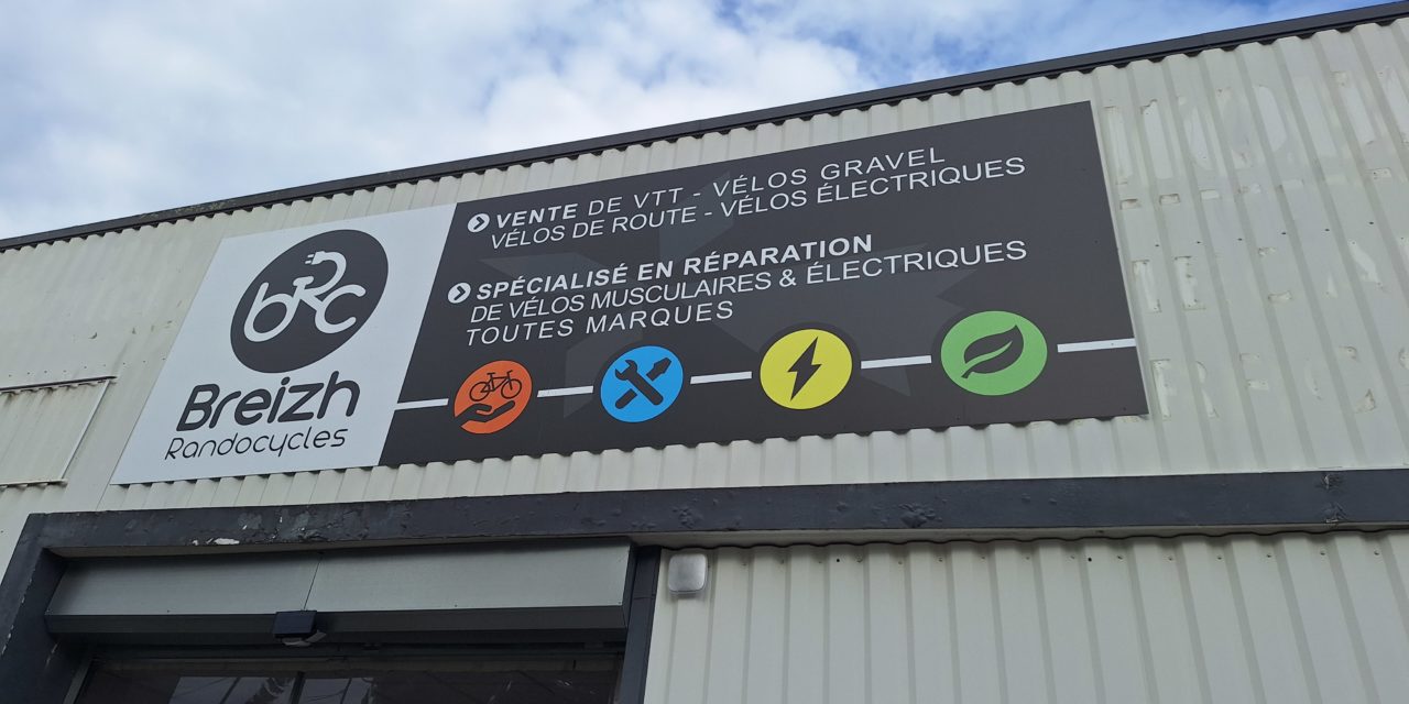 Breizh Randocycles à Saint Aubin du Cormier (35 Ille et Vilaine). Vente, réparation et location de cycles. Votre spécialiste de l’électrique entre Fougères et Rennes. Entretien de vos trottinettes. Service rapide et le savoir faire d’un professionnel.