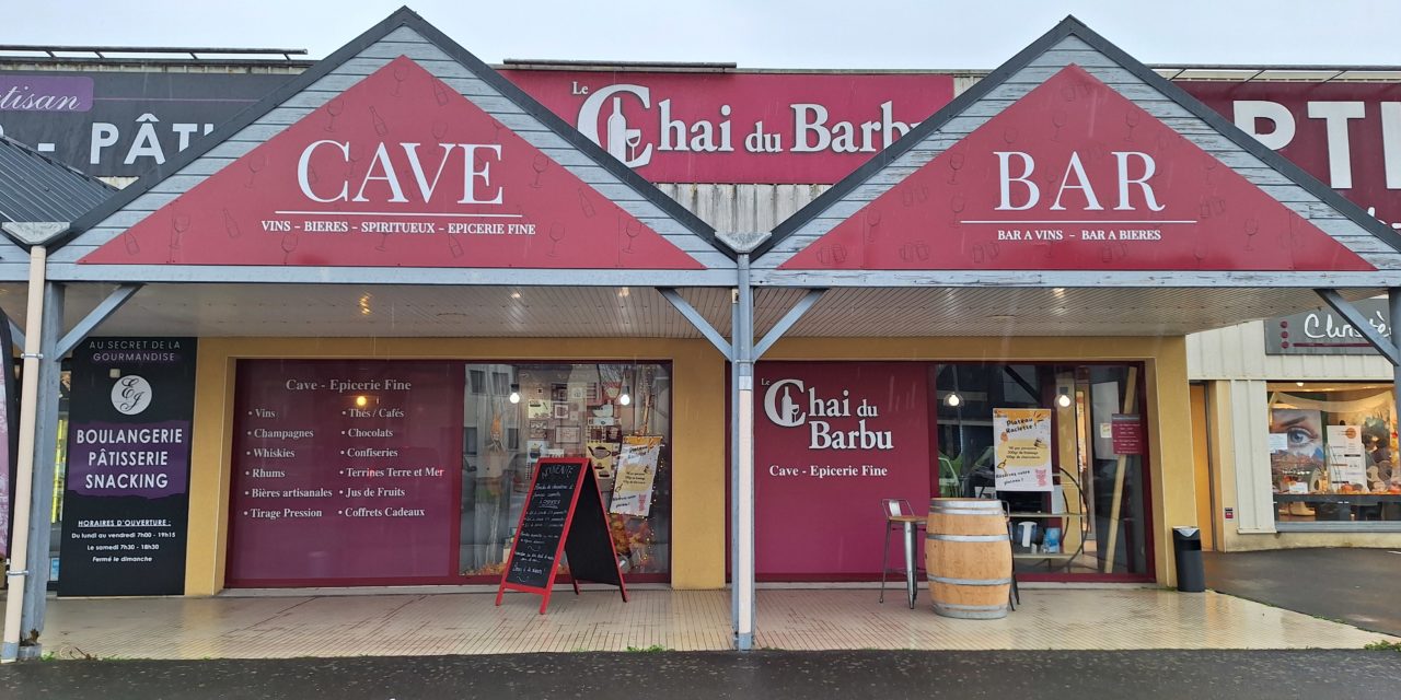 Le Chai du Barbu à Saint-Aubin-du-Cormier (35 Ille et Vilaine). Bar, cave, épicerie fine, planches à déguster sur place ou à emporter. Découvrez tous nos coffrets cadeaux en boutique !